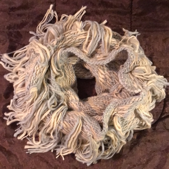 Zulily Women’s Knit Infinity Scarf - Picture 2 of 3